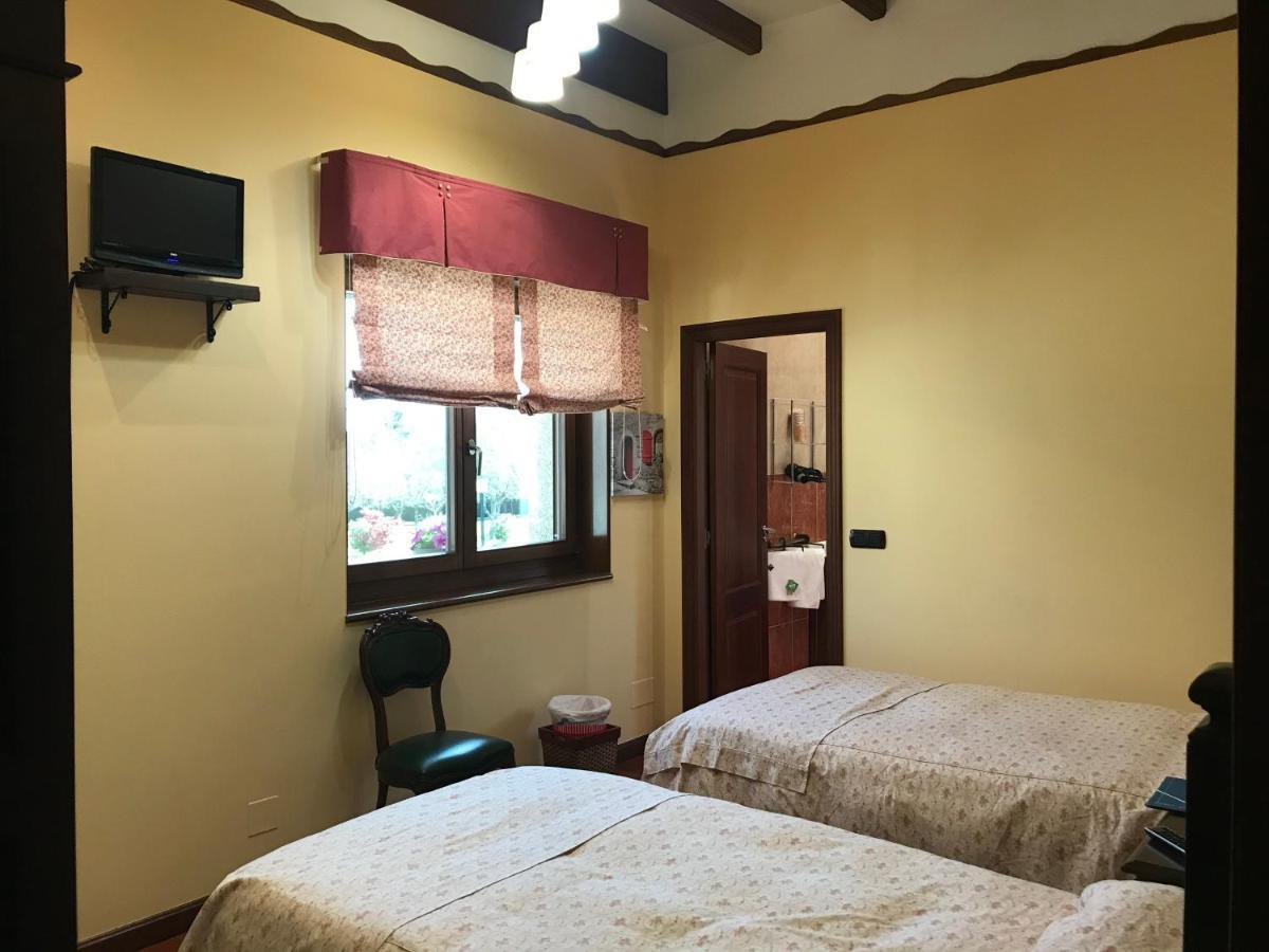 Hotel Batan Vilalba Bagian luar foto